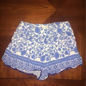 Detailed high waisted shorts