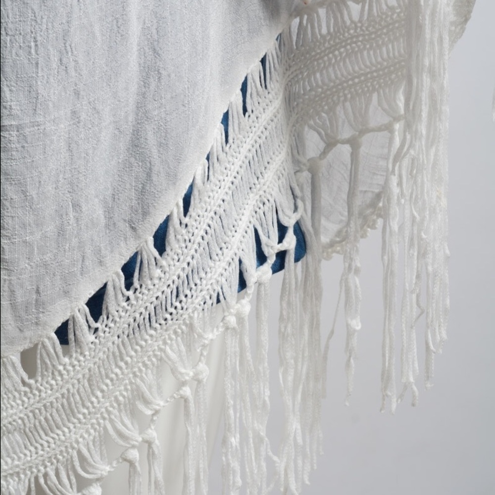 LAST ONES!!! Crochet Medallion Tassel Kimono - Picture 7 of 7