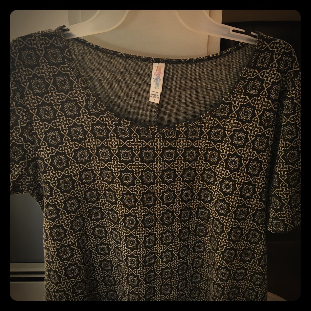 Small LuLaRoe Perfect T