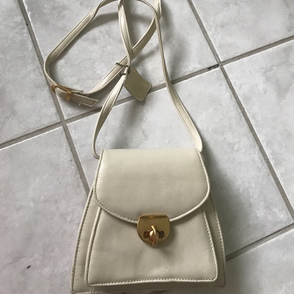 Beautiful soft leather cream purse w/ gold accent