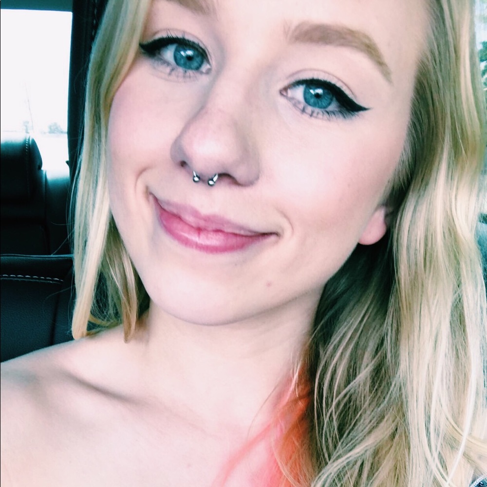 Meet your Posher, Olivia