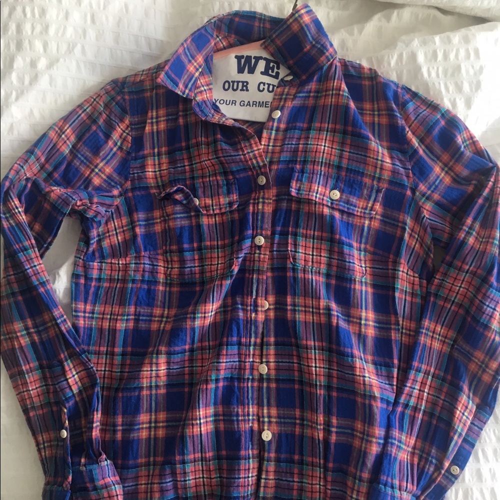 Light weight plaid (flannel) shirt.