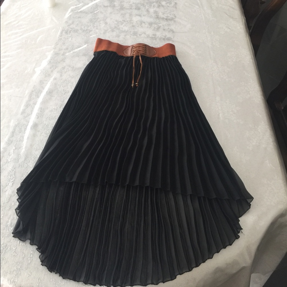 Black high low skirt
