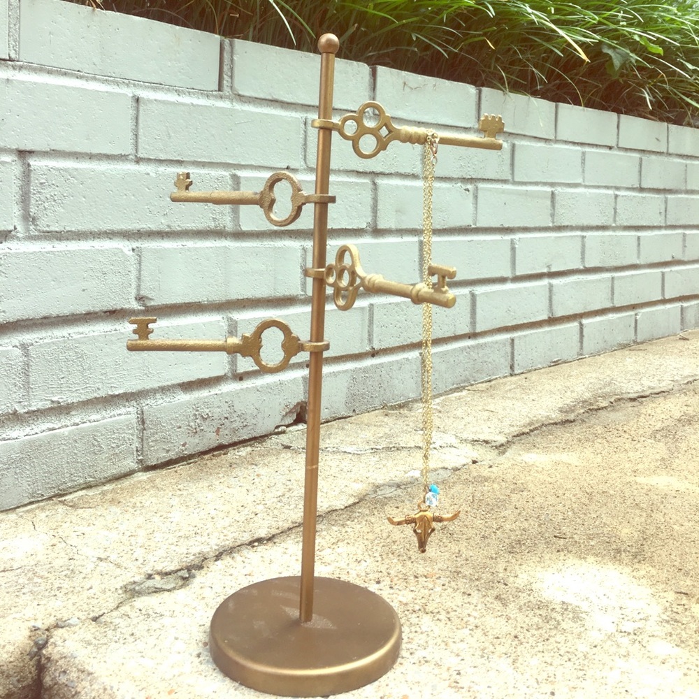 Metal Key Jewelry Organizer