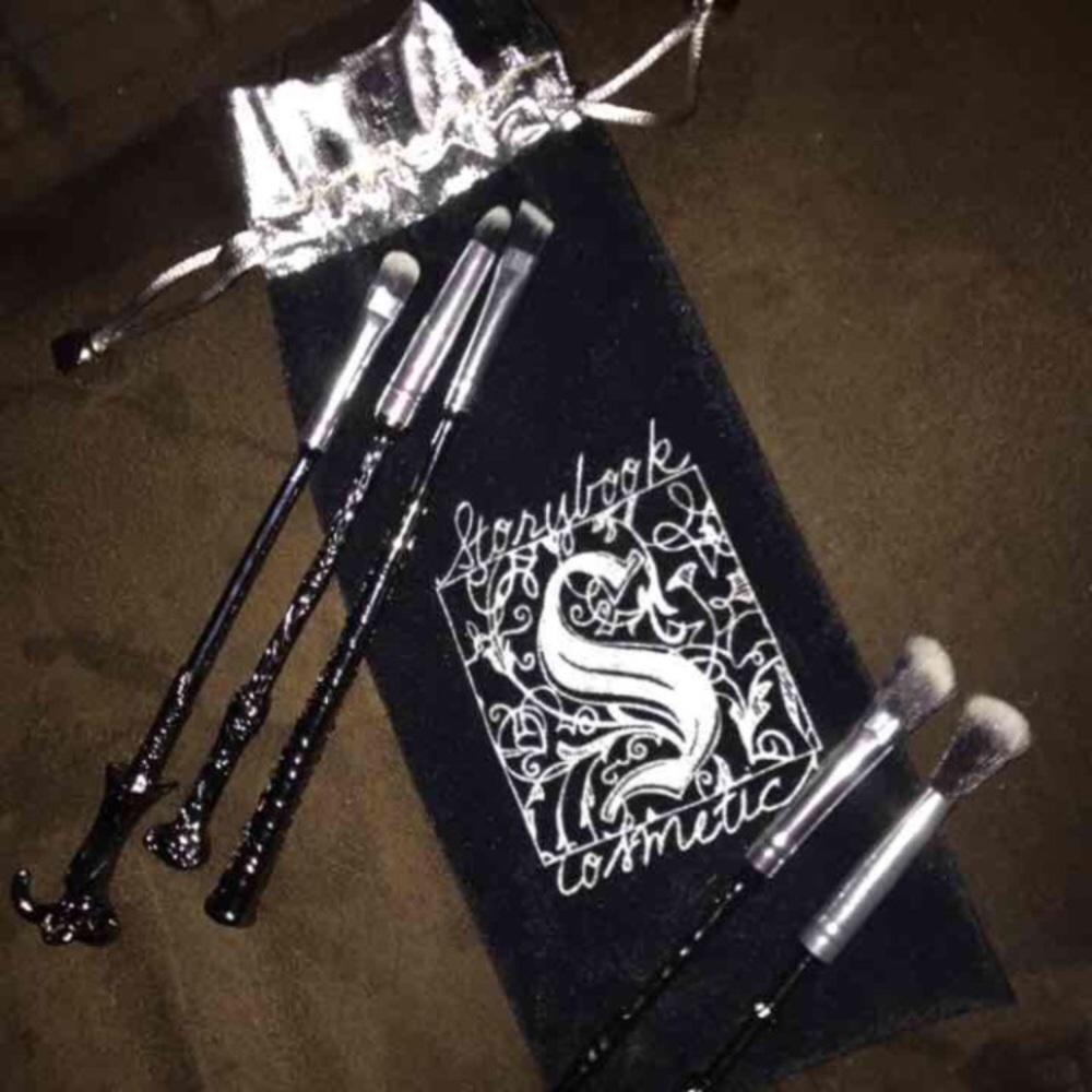 NWT. Harry Potter makeup brushes.