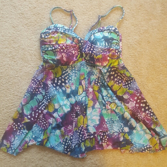 🚫 SOLD!🚫 Cute swimsuit top - Picture 1 of 4