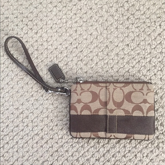 Coach Handbags - Coach Wristlet