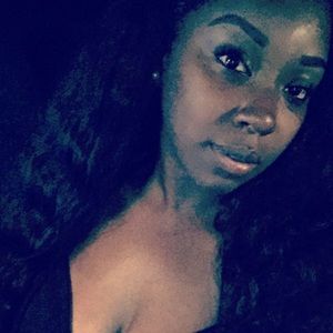 Meet your Posher, Casandra