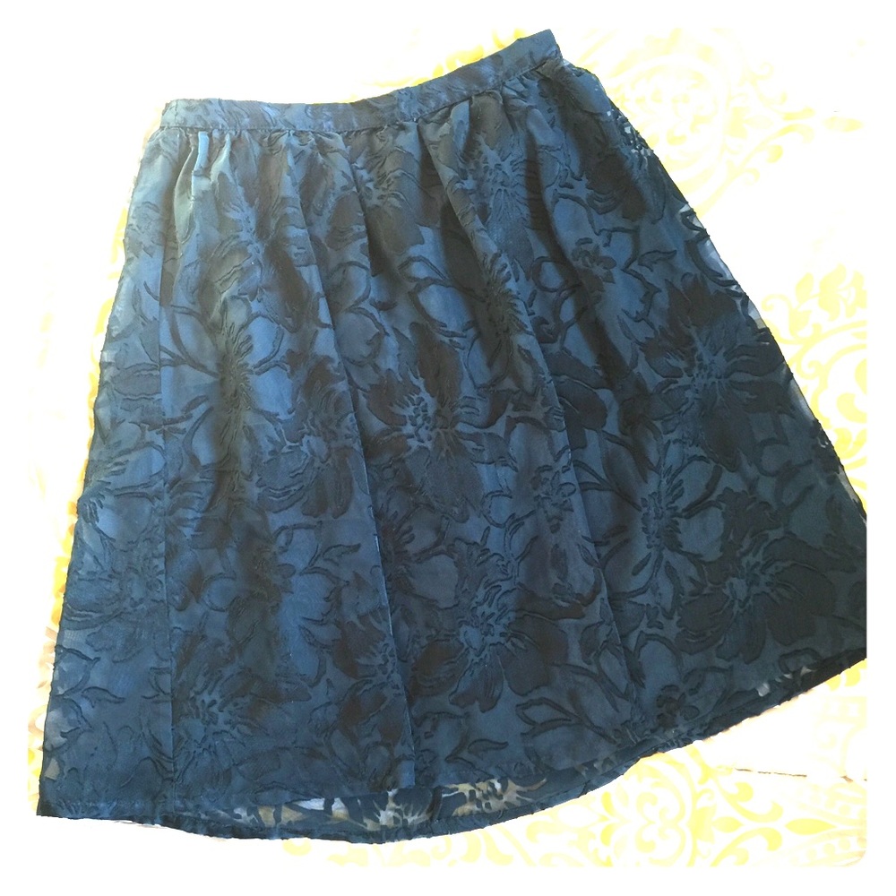 Forever21 contemporaryLine. A skirt. Brokart . EUC