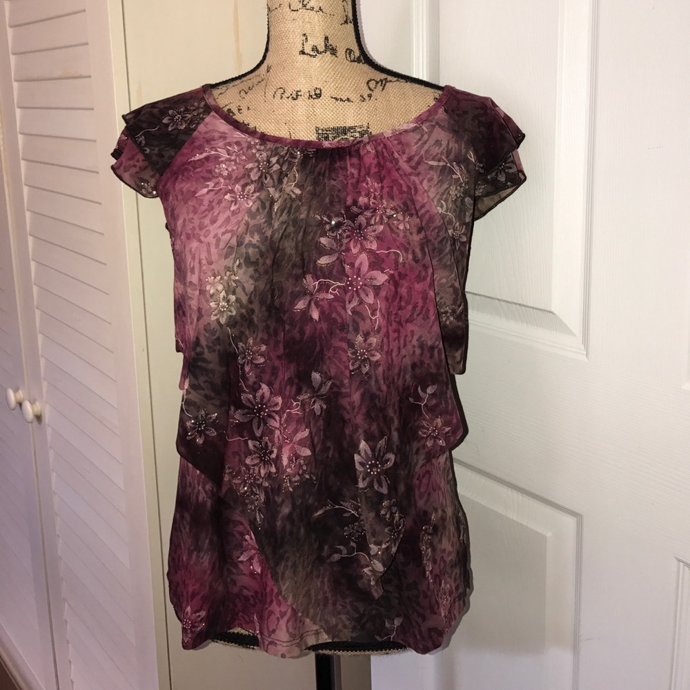VERY FEMININE FRILLY TOP