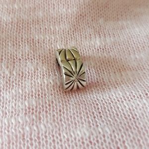 Pandora Sunburst Clip
