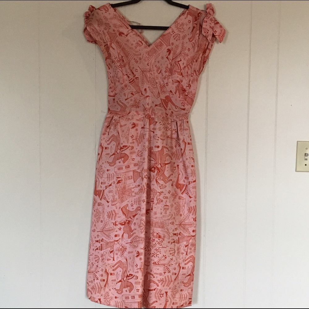 Beautiful structured vintage dress