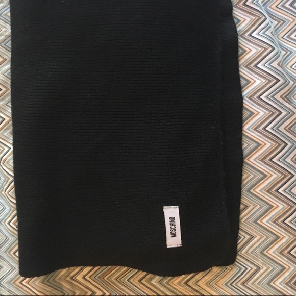 moschino scarf - Picture 2 of 3