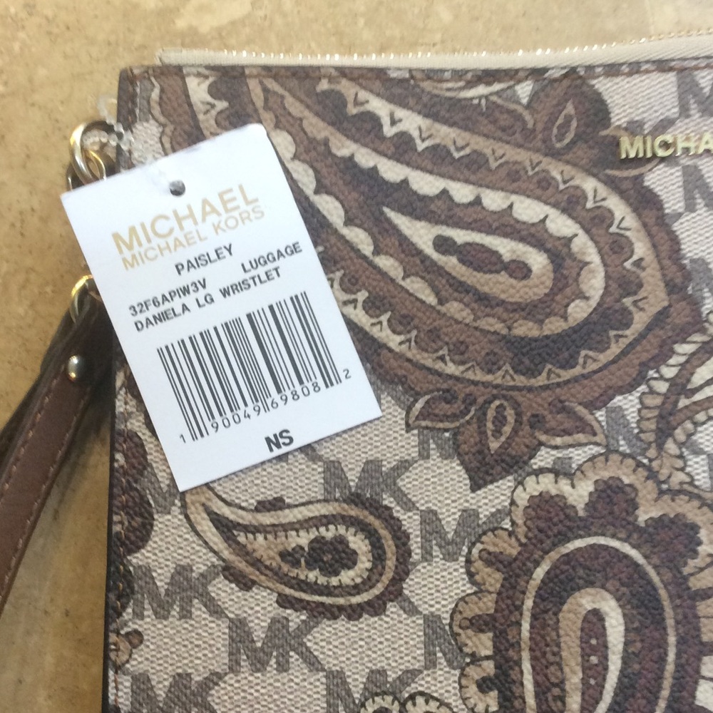NWT Michael Kors Paisley Wristlet - Picture 3 of 3