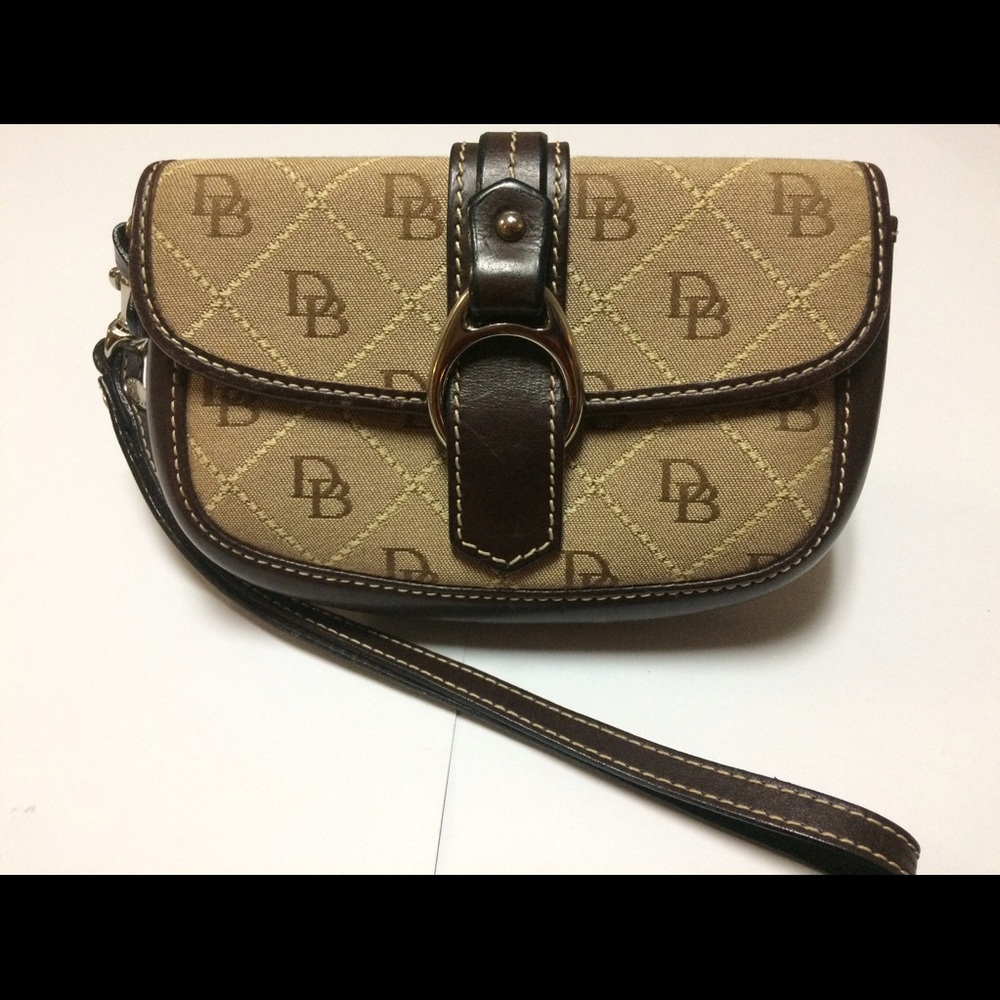 Dooney & bourke brown wristle coin wallet