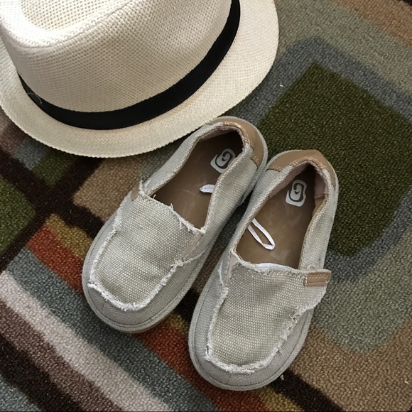 Categories Find a wide selection of cute girls clothing at The Children's Place. Shop the PLACE online where big fashion meets little prices!