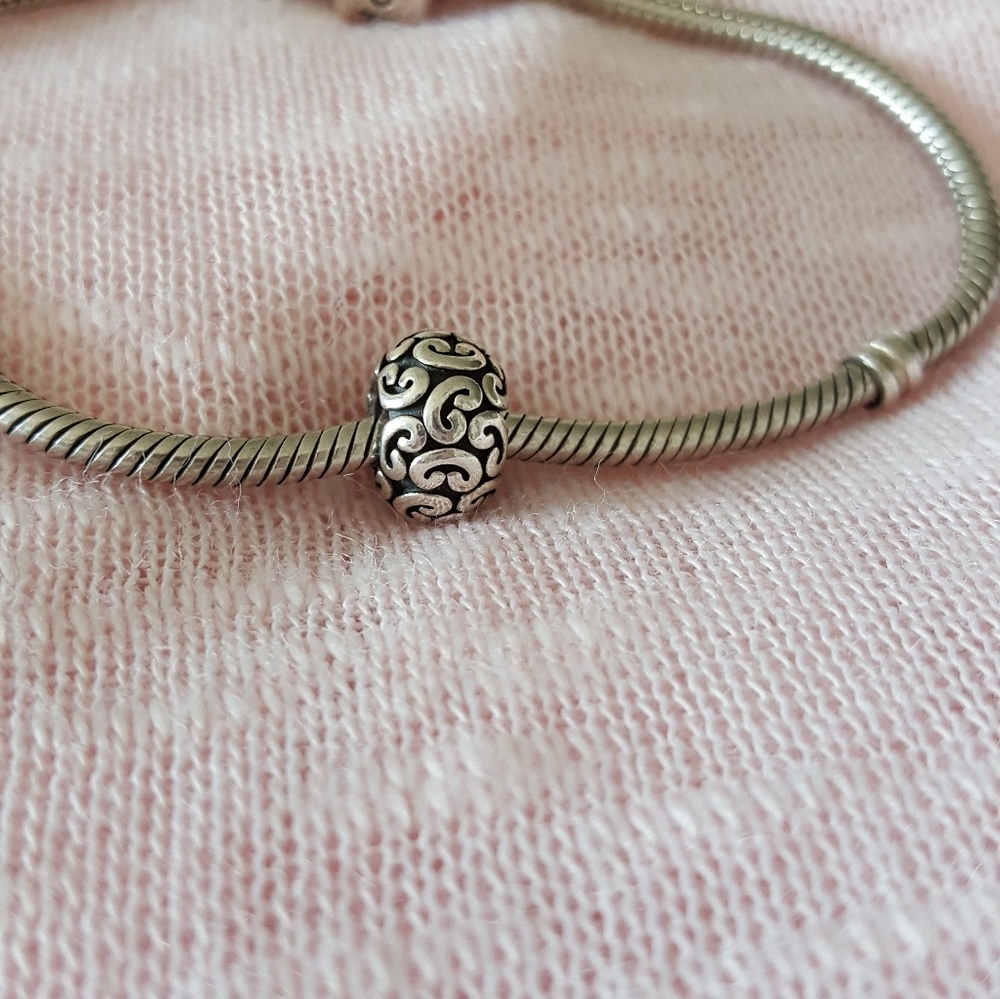 Pandora Feeling Groovy Charm