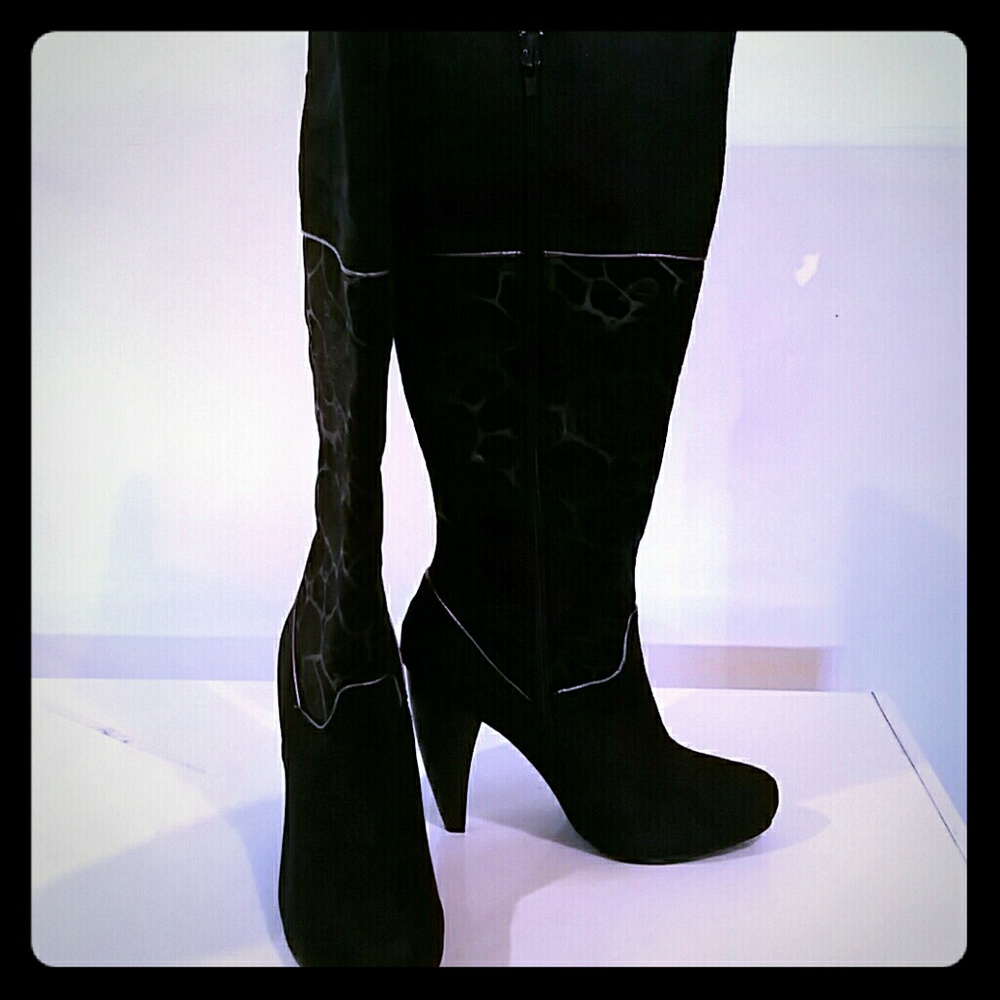 Brand new black gold trim boots