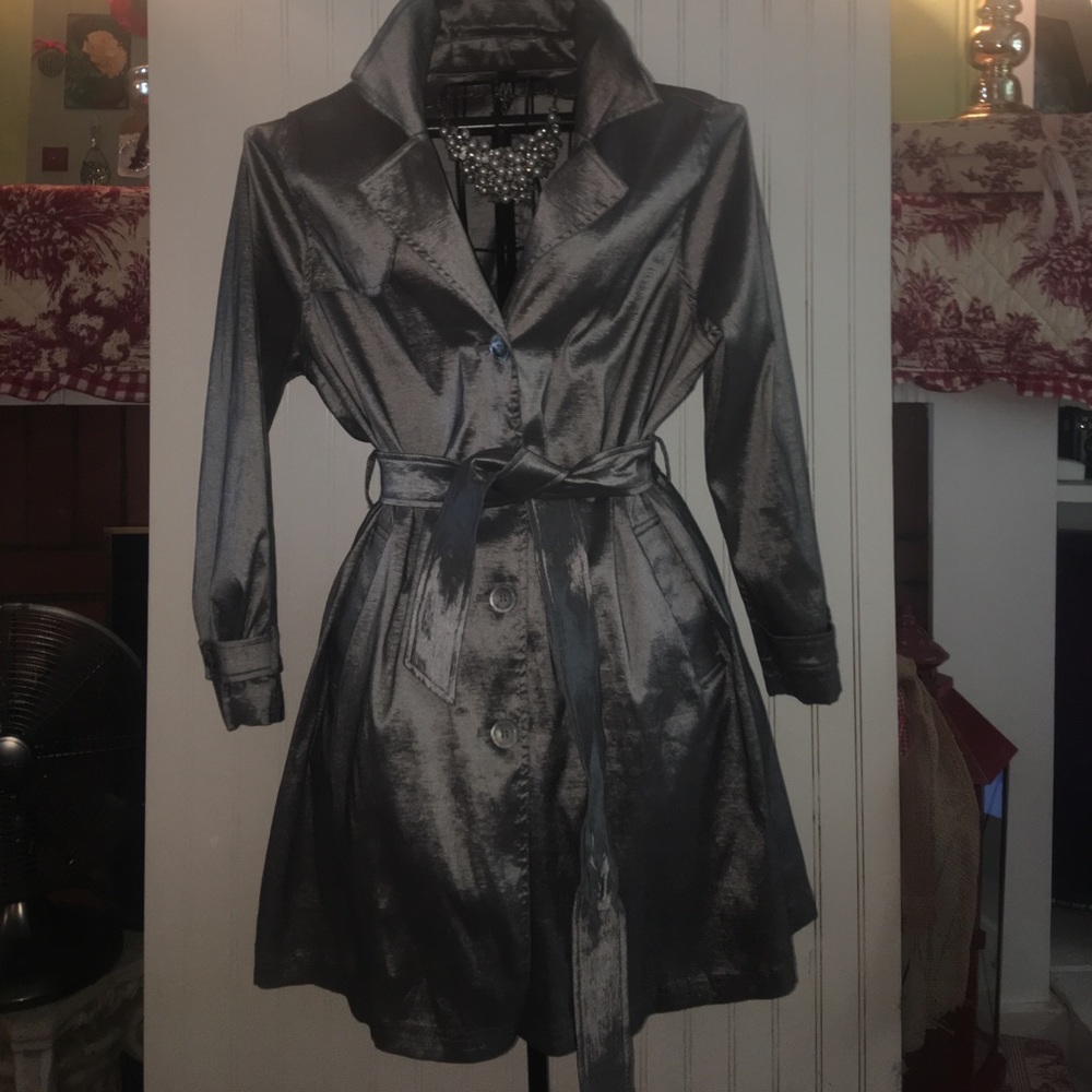 Marla Wynne NWOT Silver gray unlined trench coat