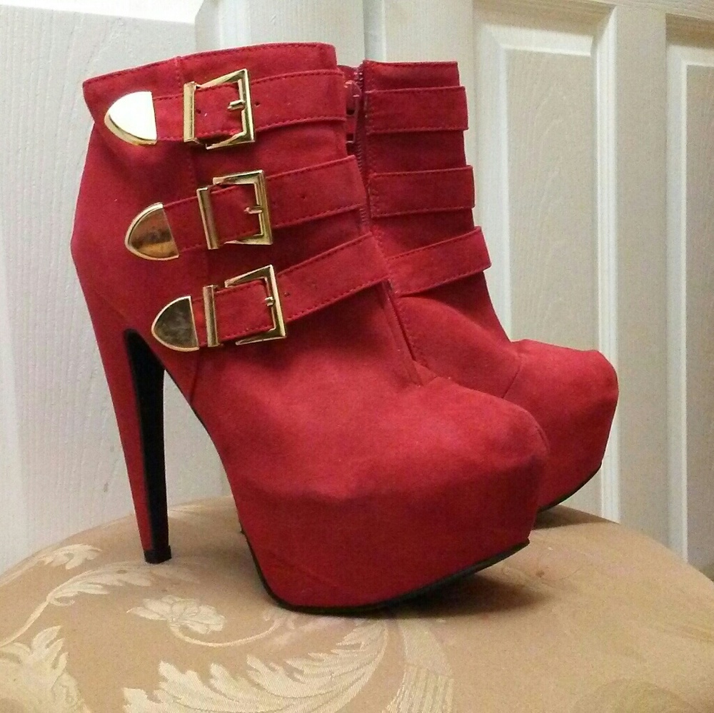 Shï Red Suede Booties