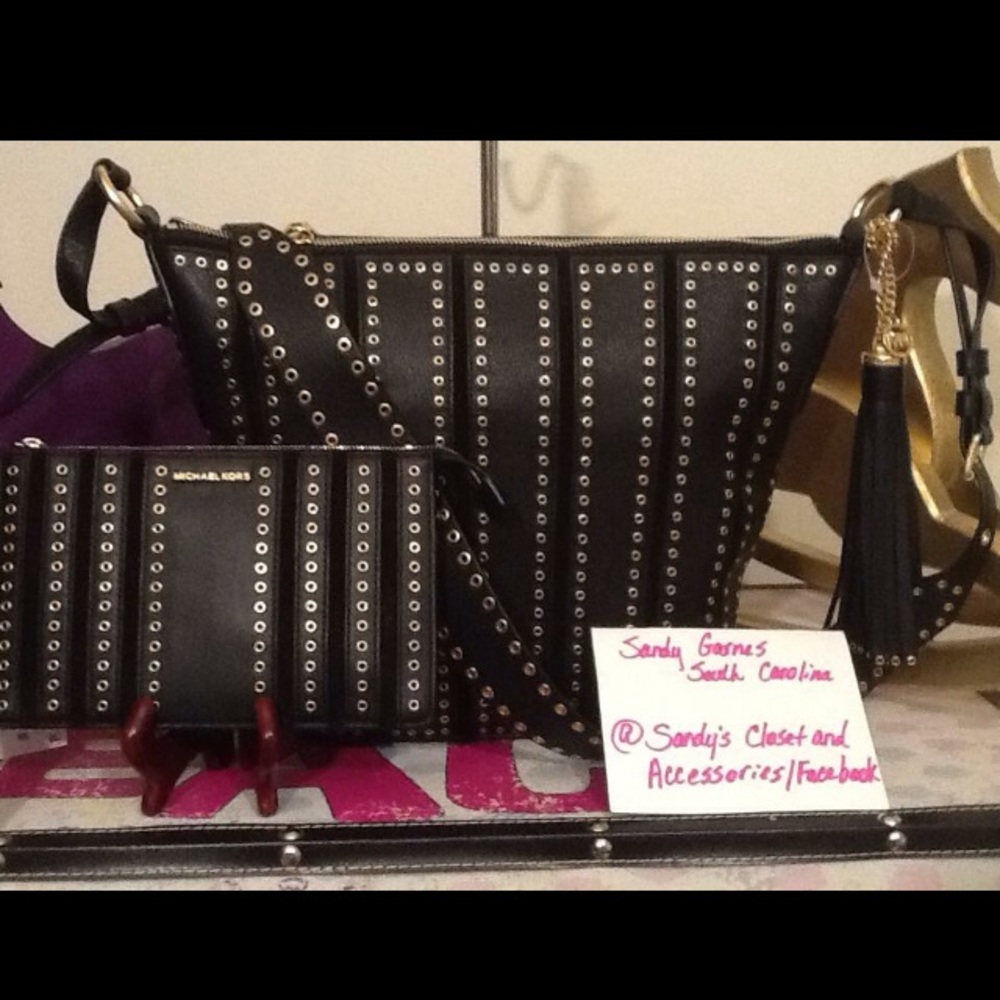 NWT Michael Kors Brooklyn Grommet set. Black.