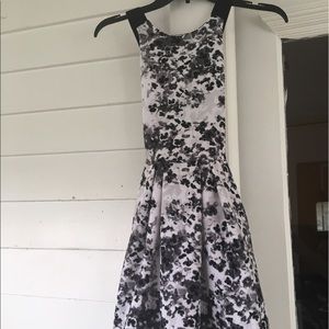 Black and White floral dress size xs