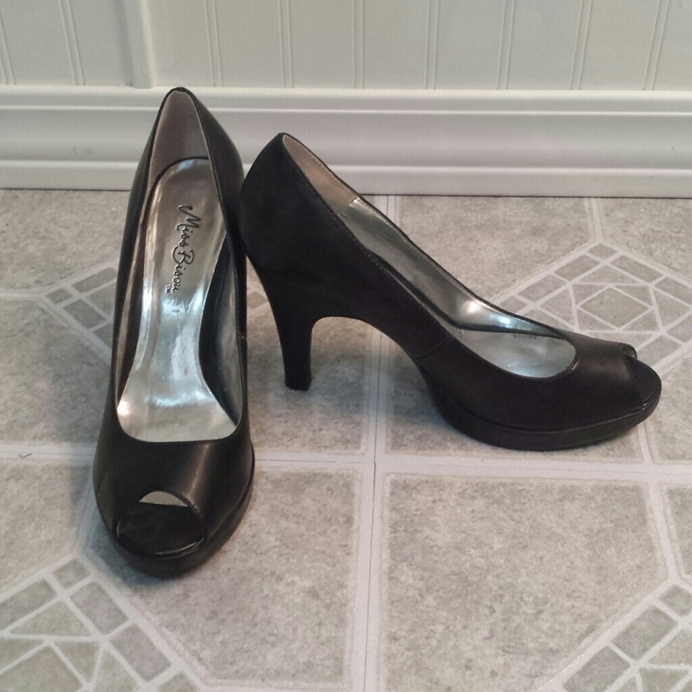 Miss Bisou size 10 shoe