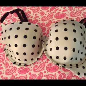 EUC, maybe worn once, if at all. 38D VS bra