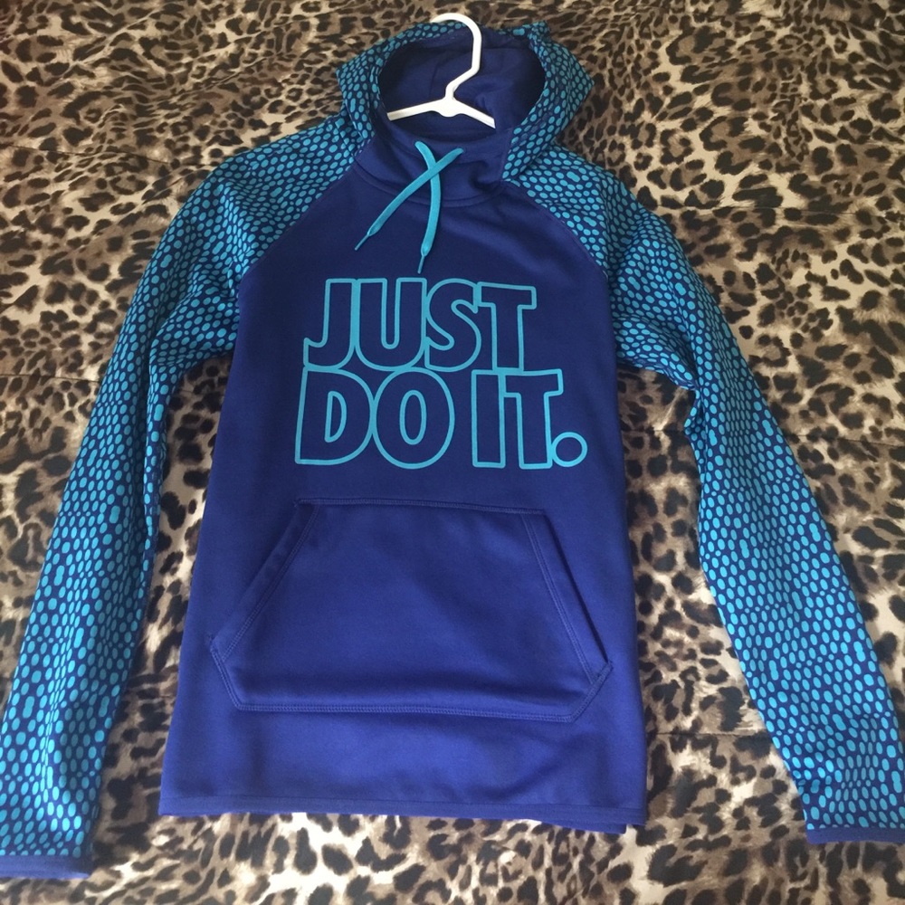 Nike therma fit hoodie