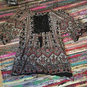 Open shoulder quarter sleeve top