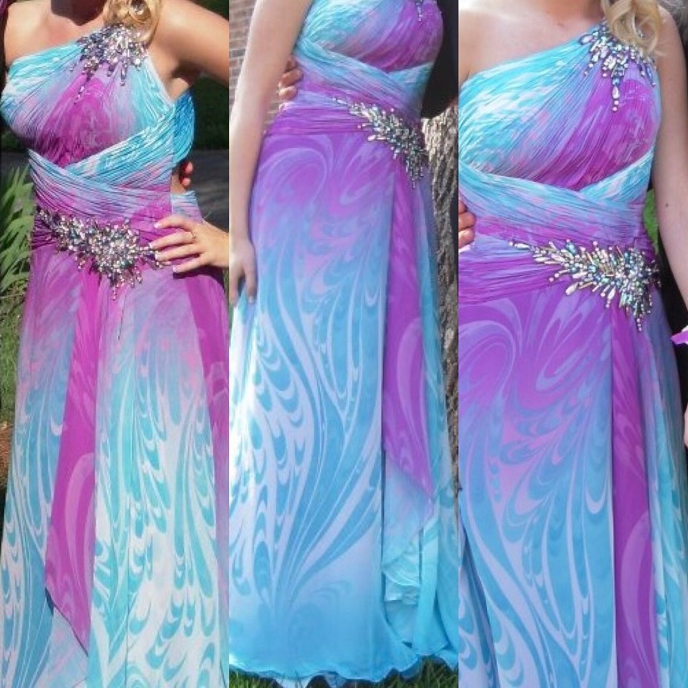 Tony Bowls Prom Dress 💕