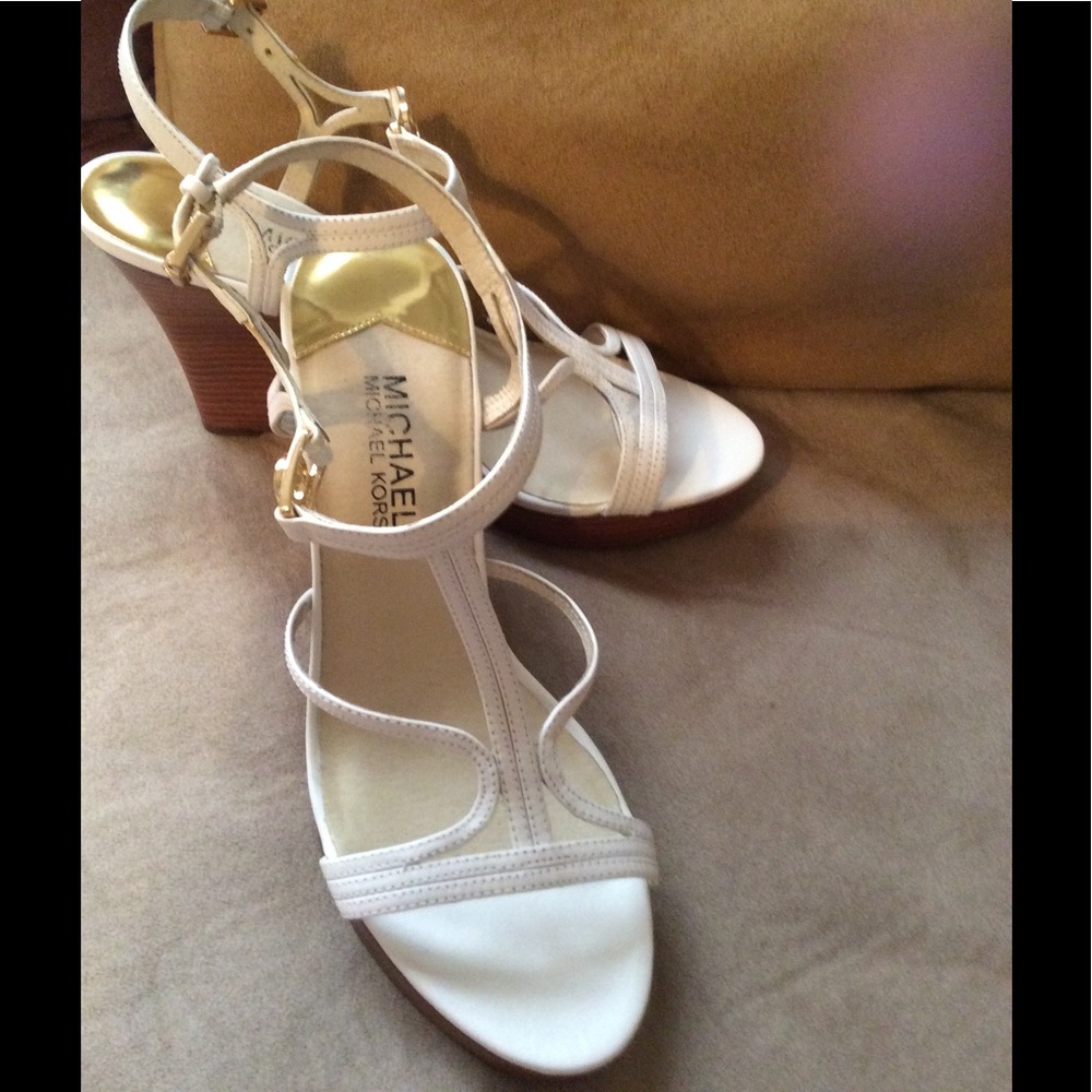 Size 7.5 Micheal kors wedge sandals