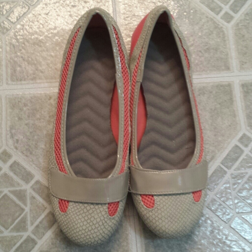 Size 10 flats