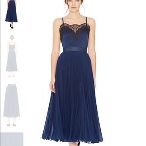 Alice and Olivia mid length pleated skirt NAVY