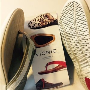 Excellent condition Vionic TIDE size 7 sandals.
