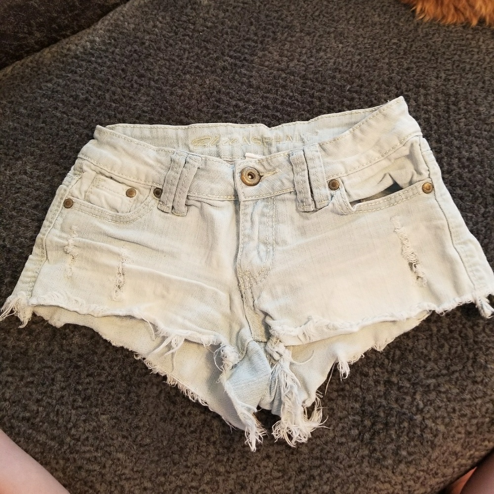 BLUE DENIM SHORTS