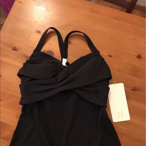 Lululemon crossover top