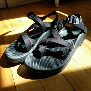 Women's toe strap Chacos, black