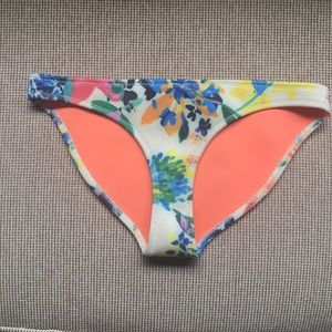 SOLD. Authentic triangl bikini bottoms (L)