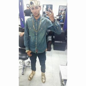 Meet your Posher, Dominguez