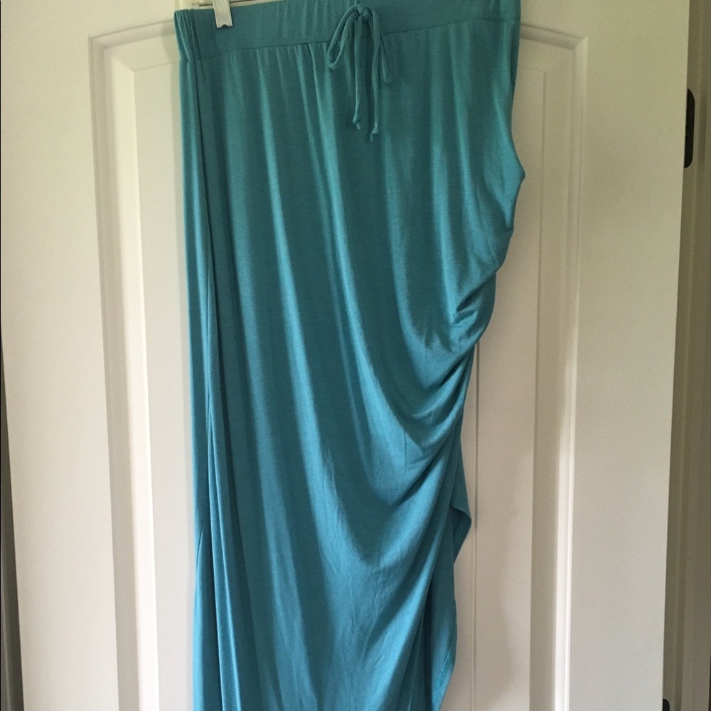 NWOT Loveappella Asymmetrical Hem Skirt