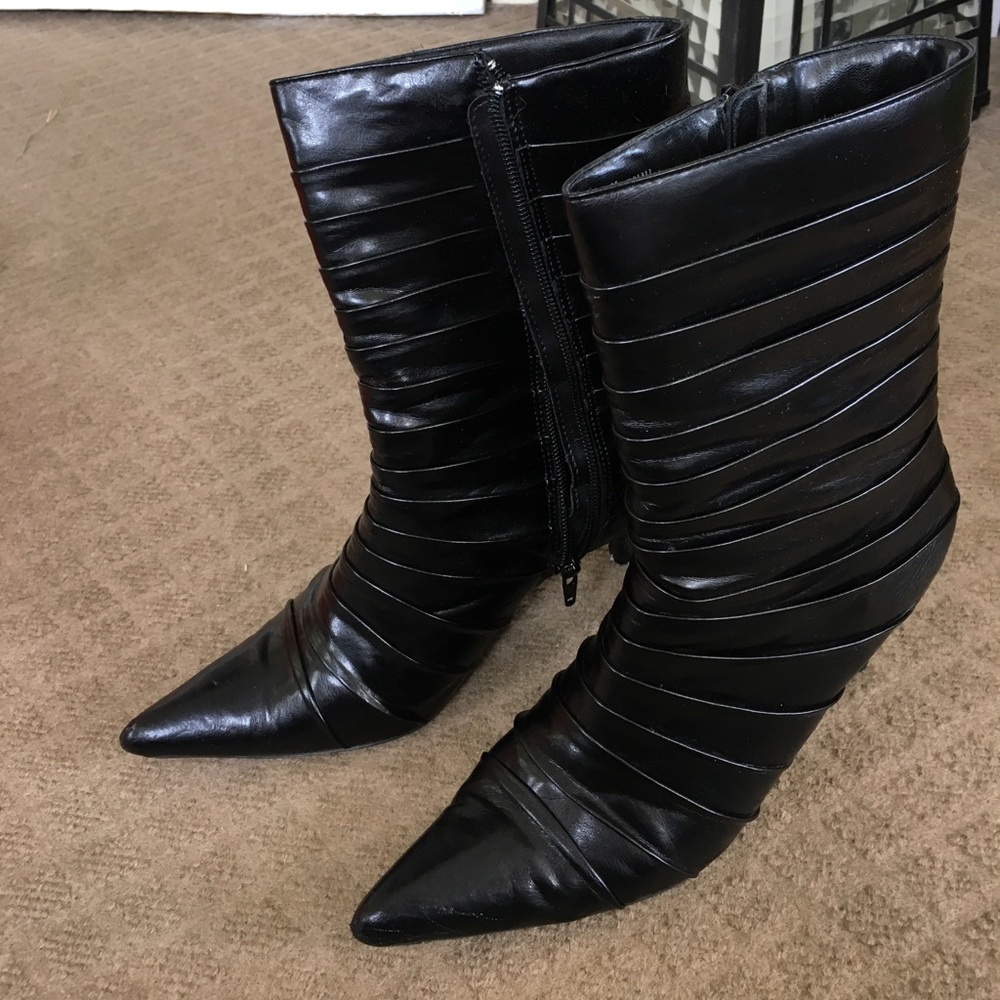 Black heeled boots