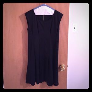 Simple zip up casual flowy black dress.