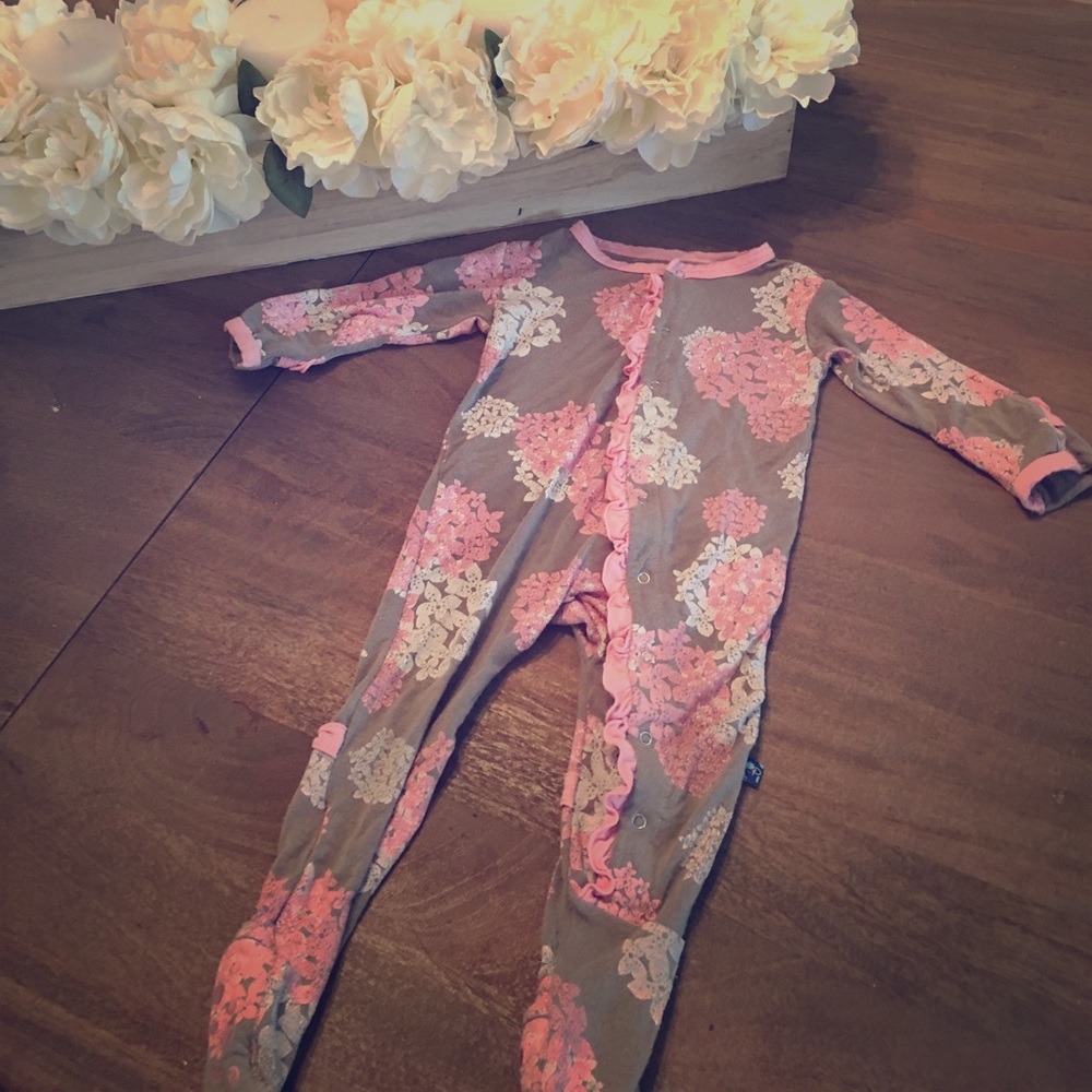 Kickee Pants Ruffle Footie Sz 6-12 Months
