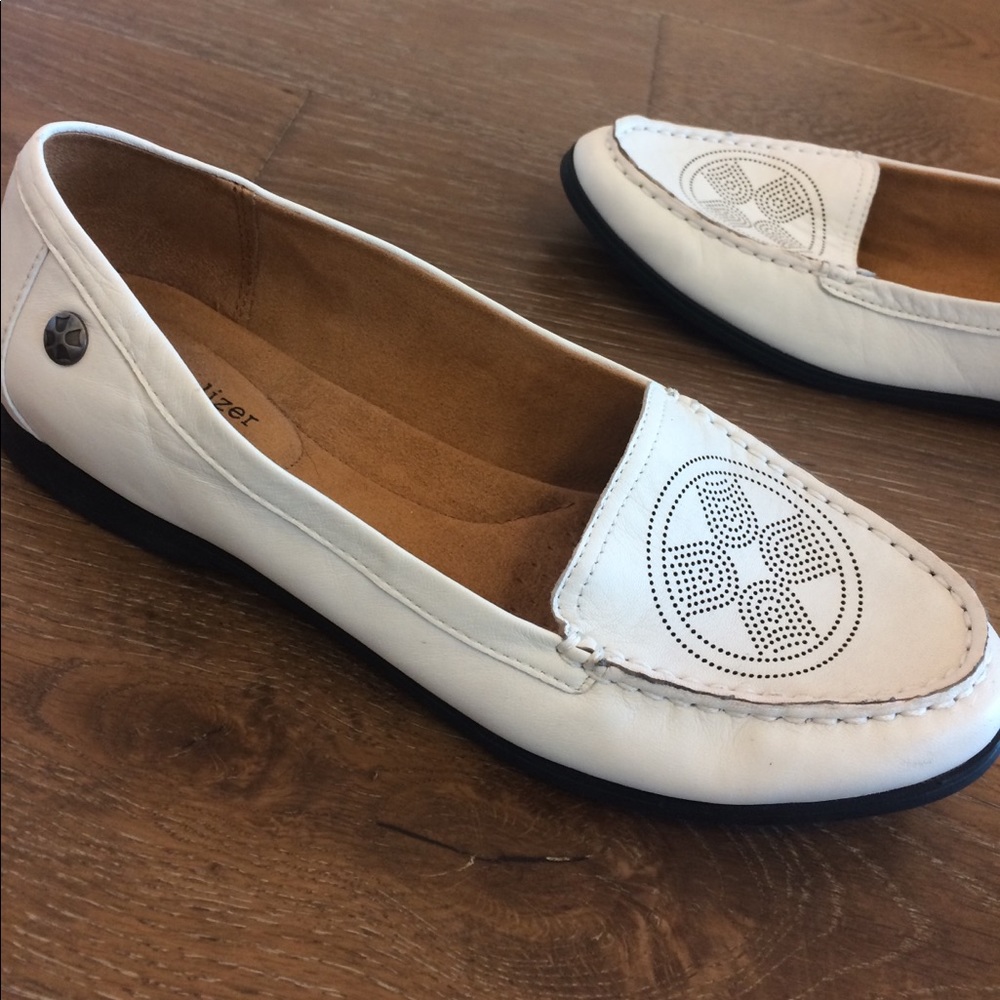 White naturalizers | EUC - Size 8