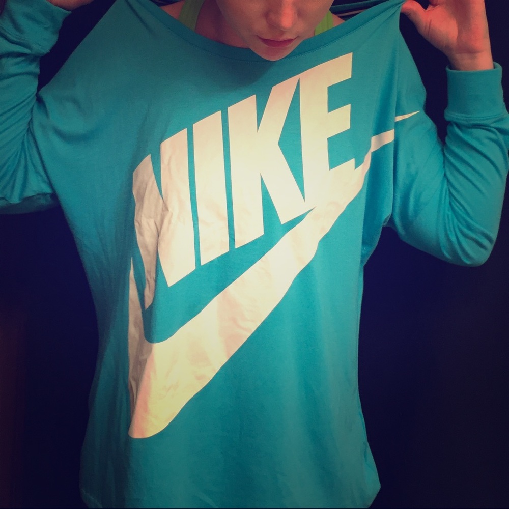NWOT NIKE Casual Longsleeve Tee
