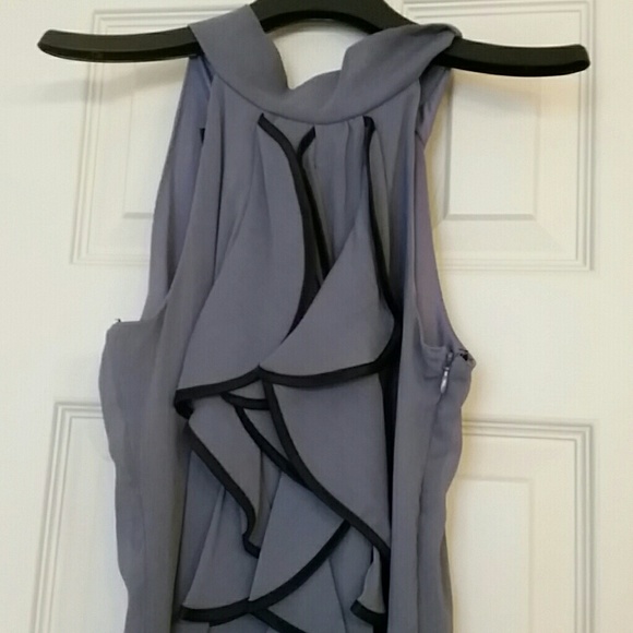BWEAR Small Gray & Black Ruffle Halter Essential - Picture 2 of 6