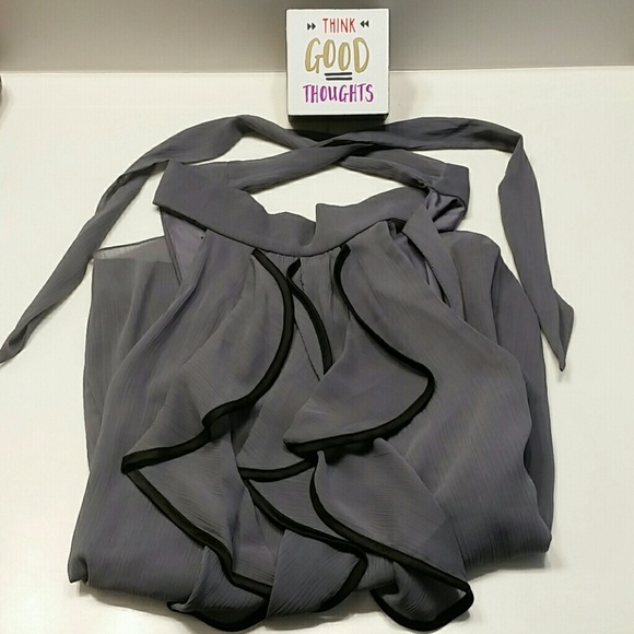 BWEAR Small Gray & Black Ruffle Halter Essential - Picture 5 of 6