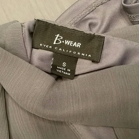 BWEAR Small Gray & Black Ruffle Halter Essential - Picture 6 of 6