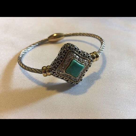 💥💥💥🎉HP 8/13/17🎉Beautiful Bangle Bracelet - Picture 4 of 4